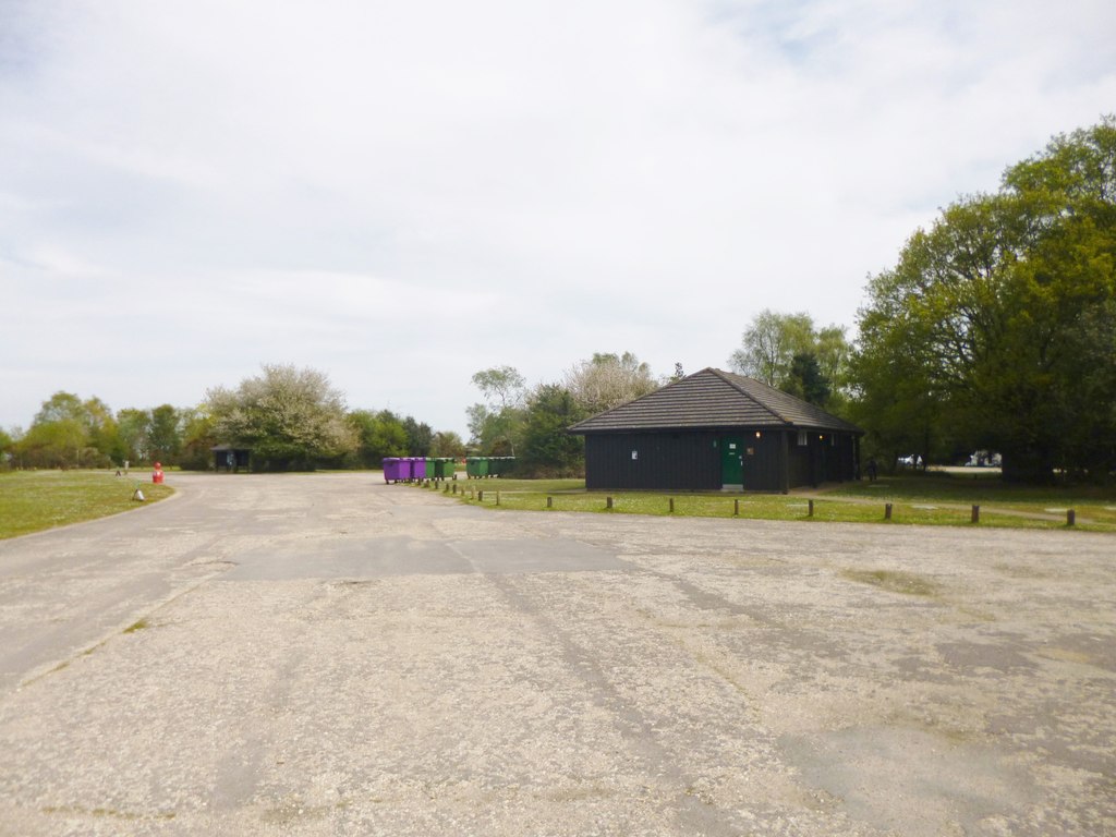 Bloc sanitaire de camping et espaces communs à entretenir en saison